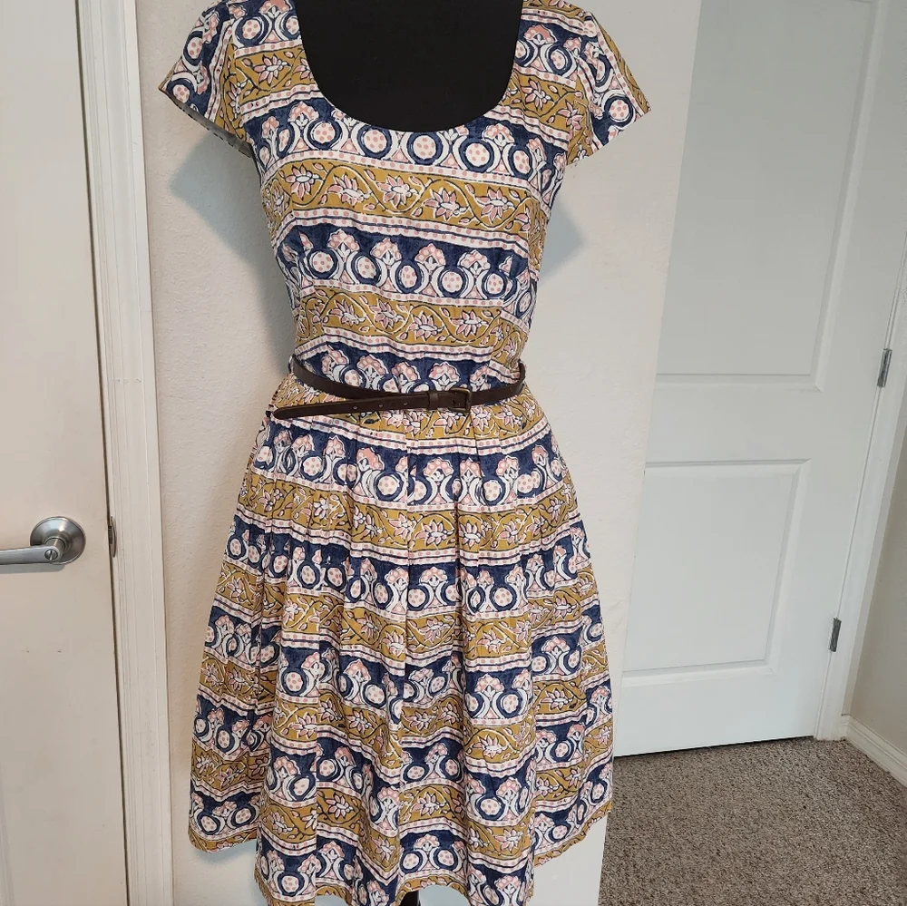 Chic Patterned Women's Skirt Set